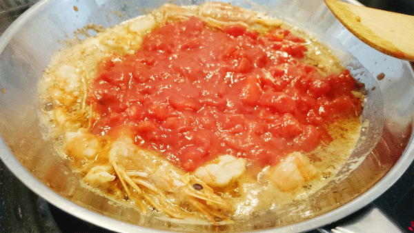 トマトクリームパスタの作り方「トマト缶」